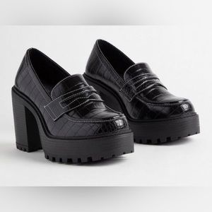 NWOT Torrid Croco Platform Loafers WW10
